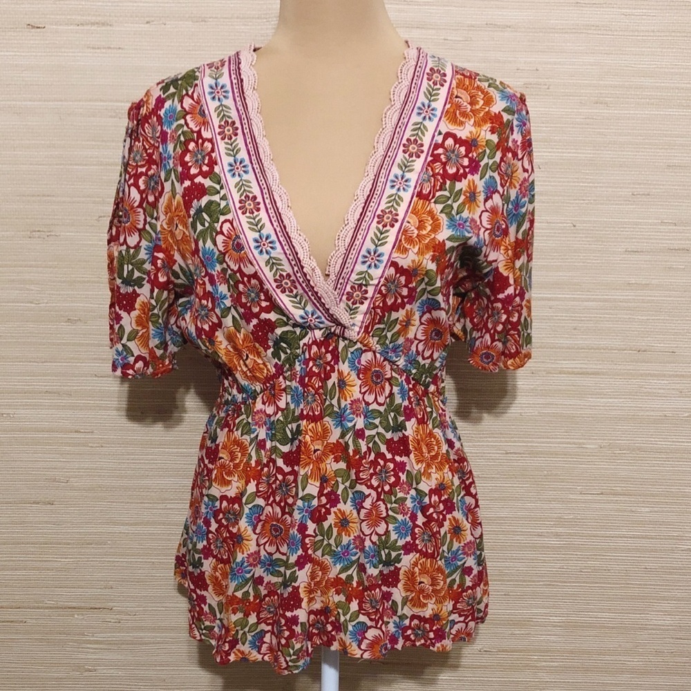 Nostalgia Floral V-Neck Scalloped Lace Neckline Cold Shoulder Peplum Blouse L